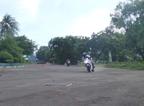 Test-Ride-Suzuki-GSXR150-oleh-perwakilan-dealer Test-Ride-Suzuki-GSXR150-oleh-perwakilan-dealer