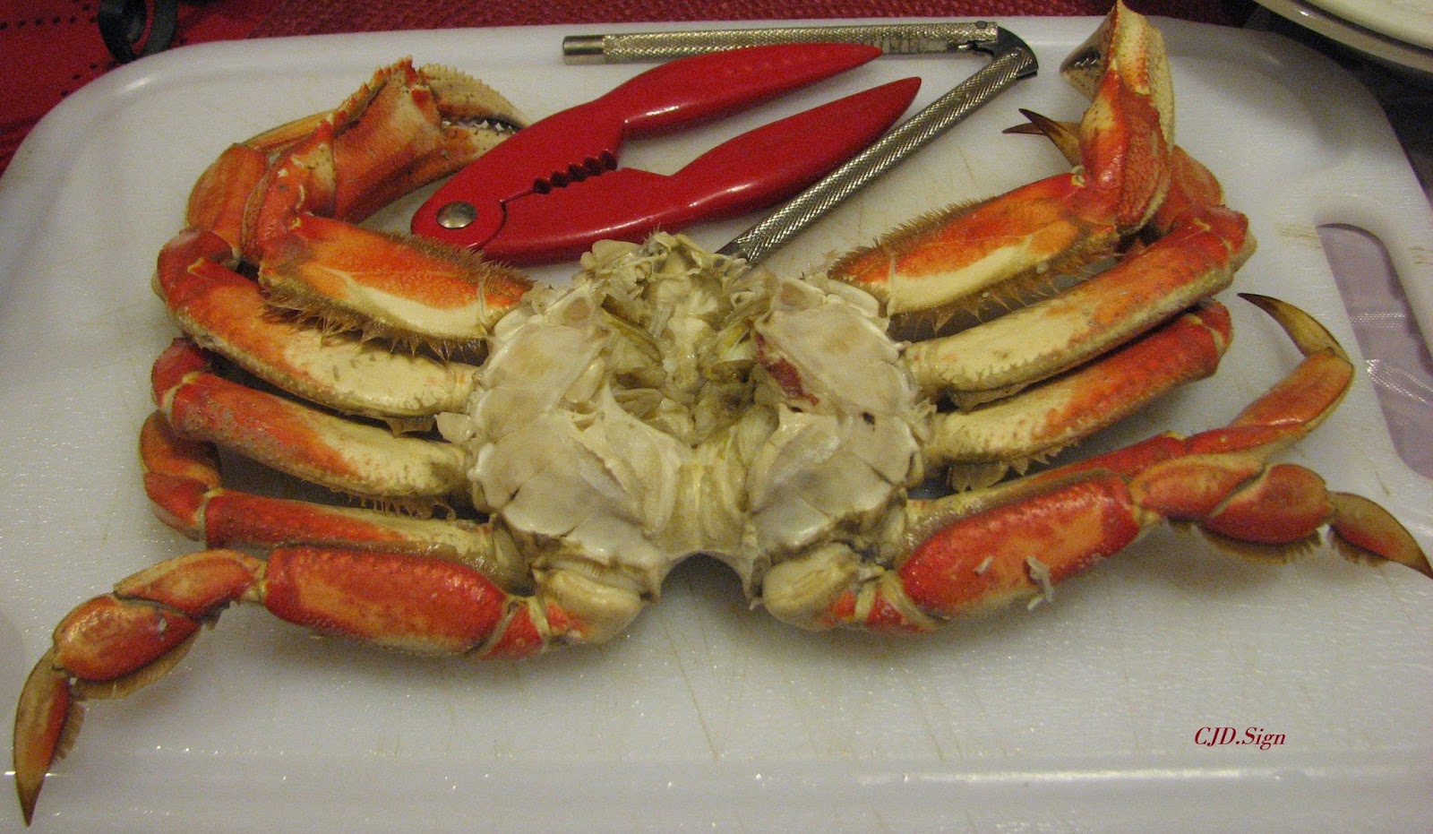 How To Eat A Dungeness Crab Illustrated Tutorial