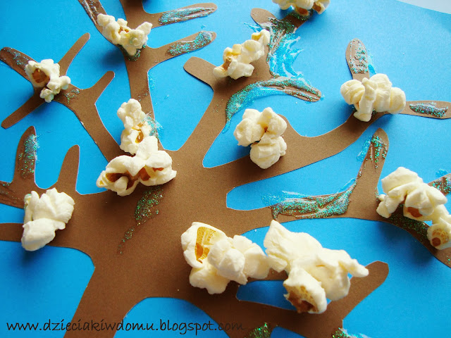 zimowe drzewko śnieg z popcornu dla dzieci zimowe drzewko śnieg z popcornu dla dzieci