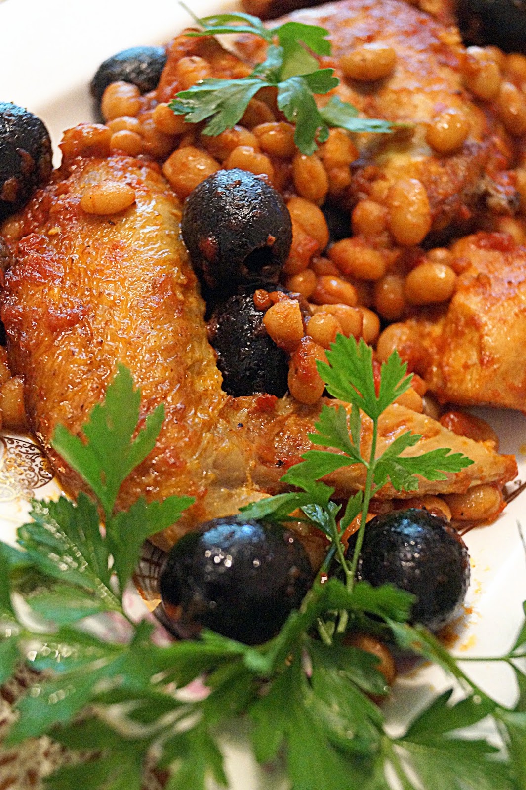 Курица с томатами и оливками