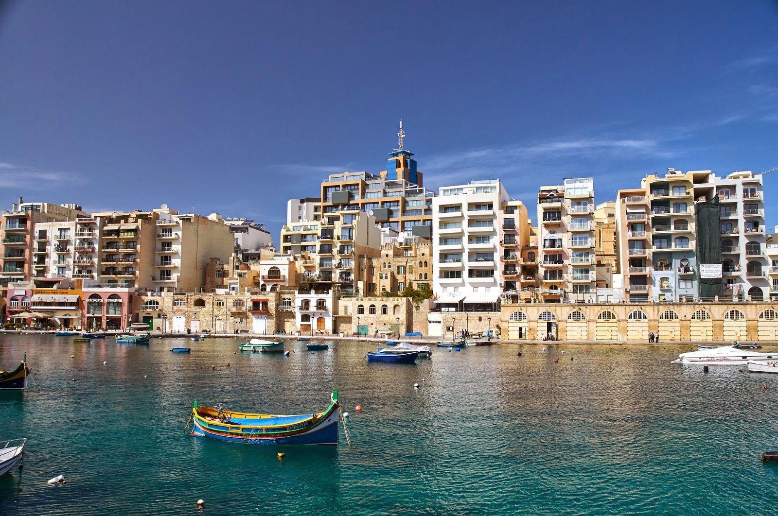 zatoka St.Julian Malta wakacje w Europie