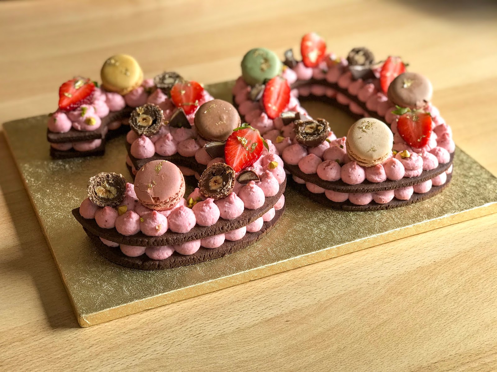 Zahlentorte mit Mangofüllung zum 80. Geburtstag – mit Video – Julias ...