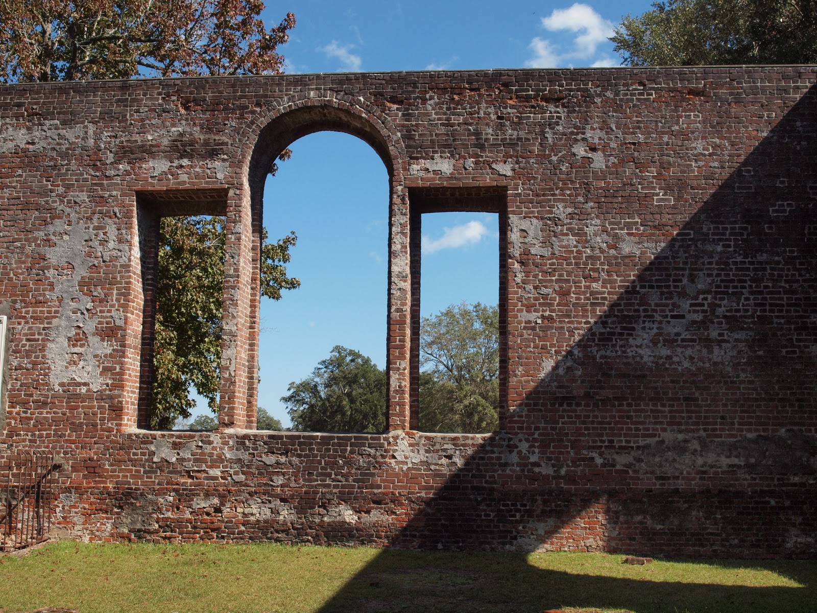 Stefanie Powers' Poignant Tribute to Claudia Cardinale: Remembering a Cinematic Icon