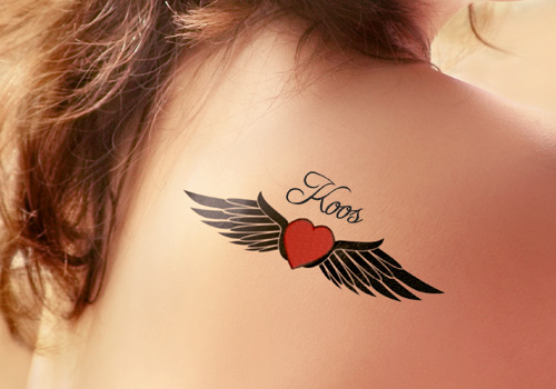 Uma Pequena E Adorável Menina Da Tatuagem