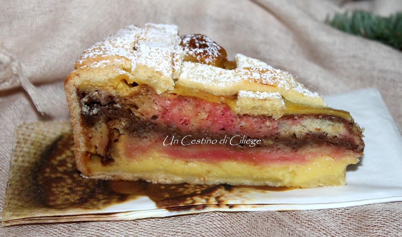 Un cestino di ciliege Zuppa Inglese con Pandoro in Guscio di Pasta Frolla