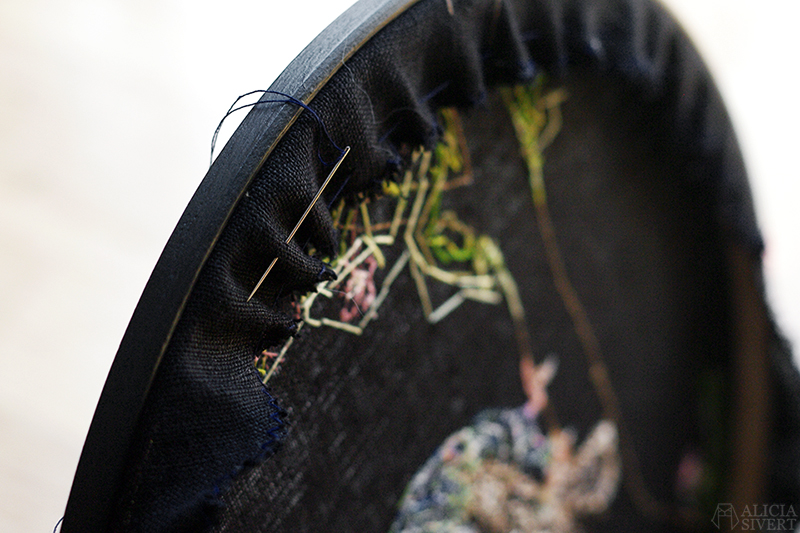 Mounting embroidery in hoop, photo by Alicia Sivertsson.