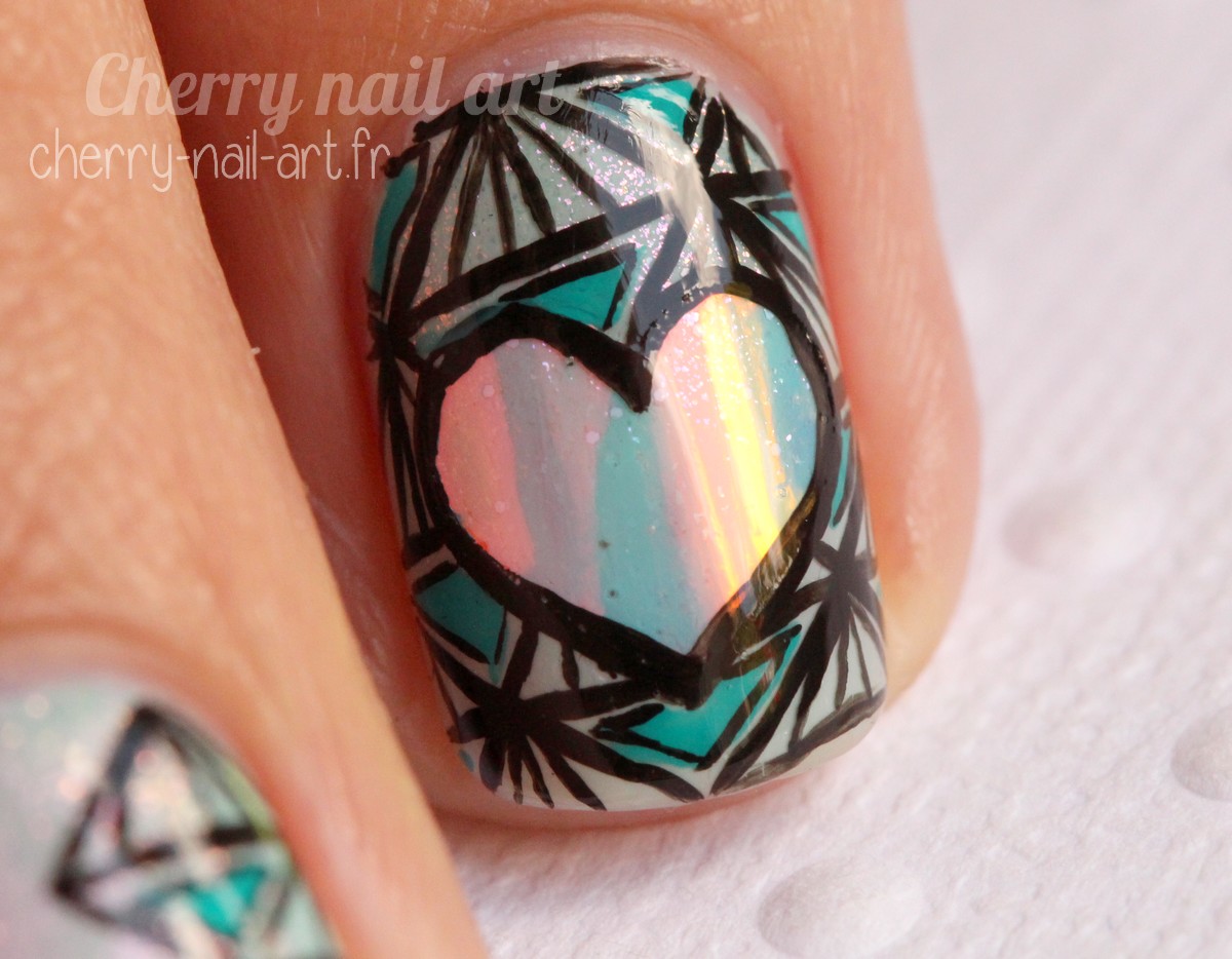 nail-art-coeur-géométrique-glass-nail