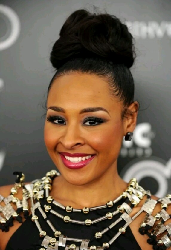 Gel & Buns The Classic Hairstyle You will love (PHOTOS)