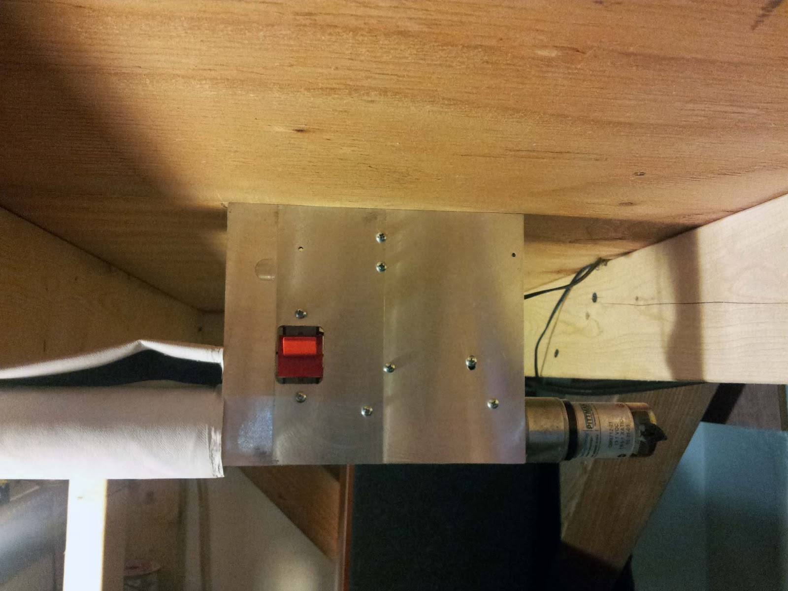 BuildIts Motorized Projector Screen