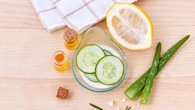 Ini 8 Cara Menjaga Kecantikan Kulit Anda Produk alami pembersih wajah