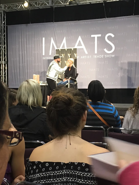 Jordan Liberty in action on IMATS Toronto, makeing some makeup on his beautiful client. Jordan Liberty v akciji.