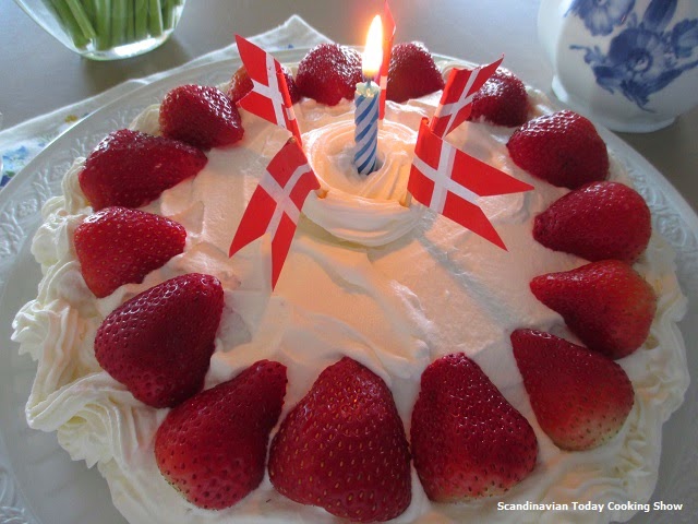 Strawberry Fruit Cake Band Strawberry Fruit Cake Band