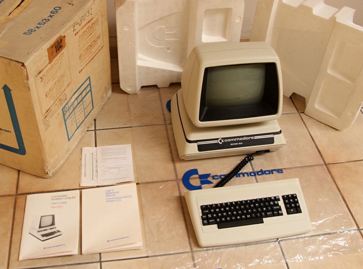 Компьютер pet. Commodore CBM 8032. Commodore Pet 600. Commodore Pet 700. Pet 600 компьютер.