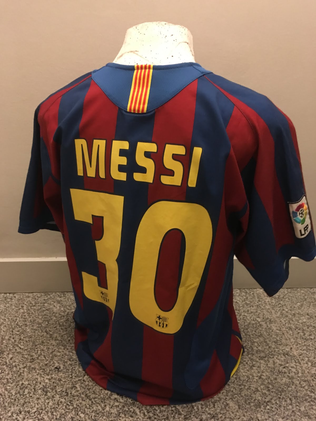 Colección de Camisetas: FC Barcelona - Nike Titular 2005/06 #30 MESSI