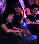 Menjilat Matahari - Godbless Menjilat Matahari - Godbless