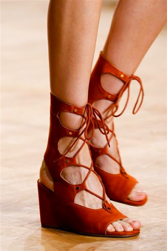 model sepatu dan sandal wedges tali wanita terbaru