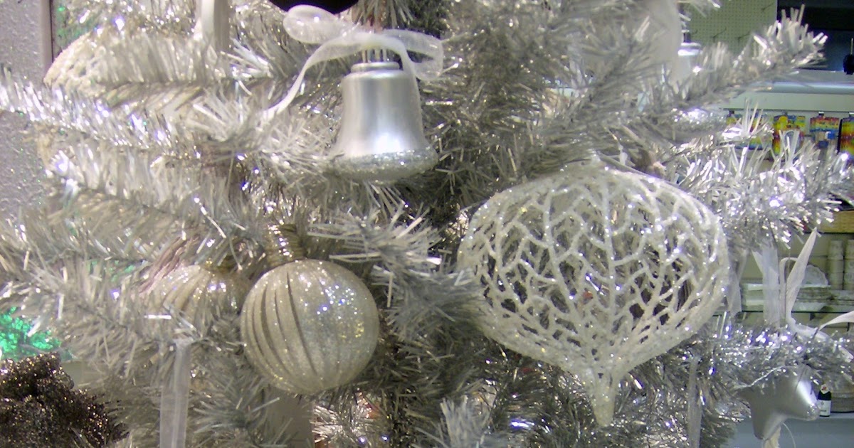 Albero Di Natale Argento E Bianco Albero di Natale in argento ,bianco e nero