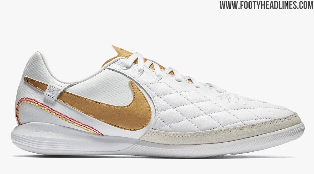 ronaldinho white and gold boots