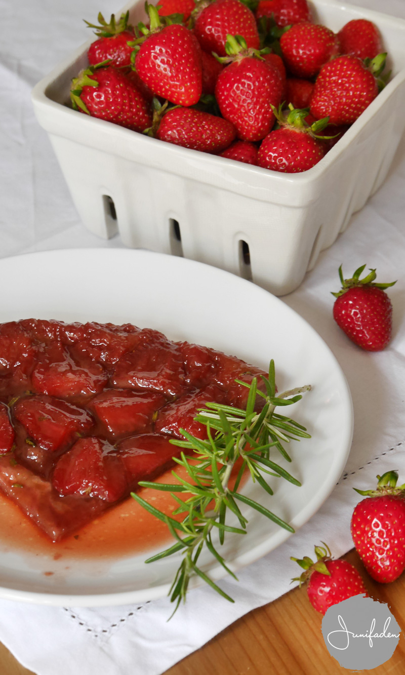 junifaden: Erdbeer-Tarte Tatin mit Rosmarin #ichbacksmir
