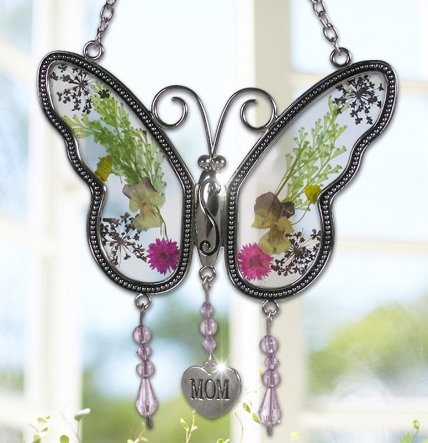 Mother's Day gift ideas for under $25! Find the full roundup at diy beautify! Mother's Day gift ideas for under $25! Find the full roundup at diy beautify!