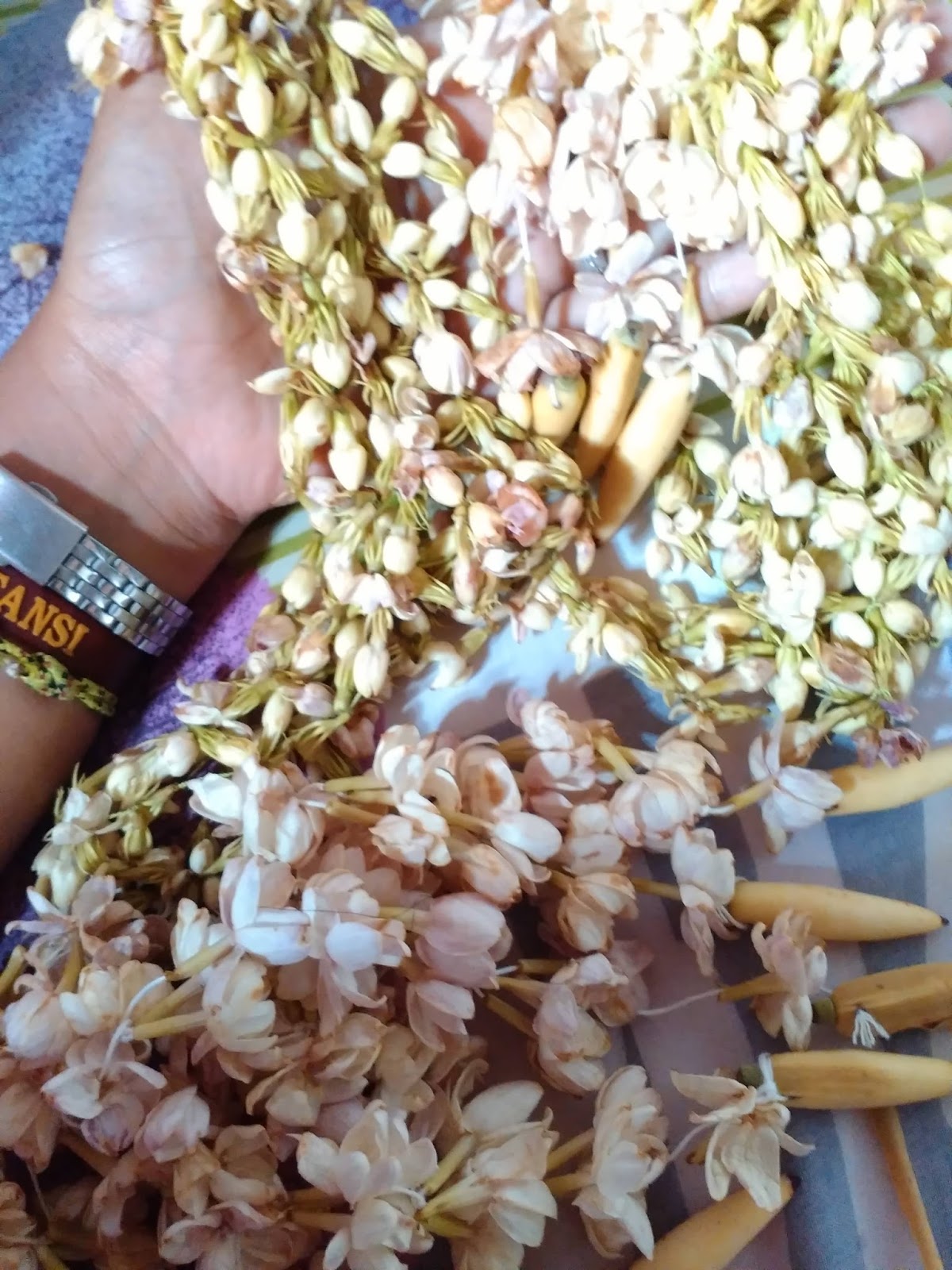 Asam Manisnya Cintaku Ronce Melati Dalam Pernikahan Adat Jawa