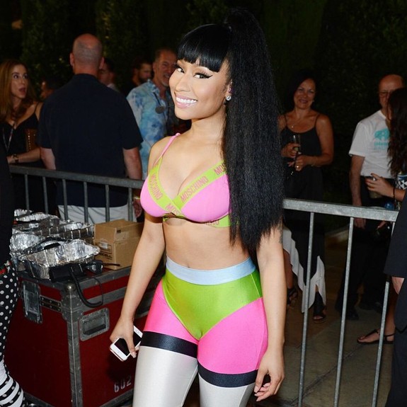 Nicki Minaj Rocks Killer Curves At "2015 iHeartRadio Summer Pool Party...