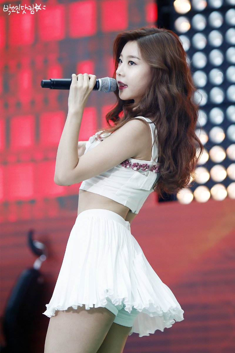 Girl's Day's Sojin Steals Hearts With Her Adorable Performance Pic