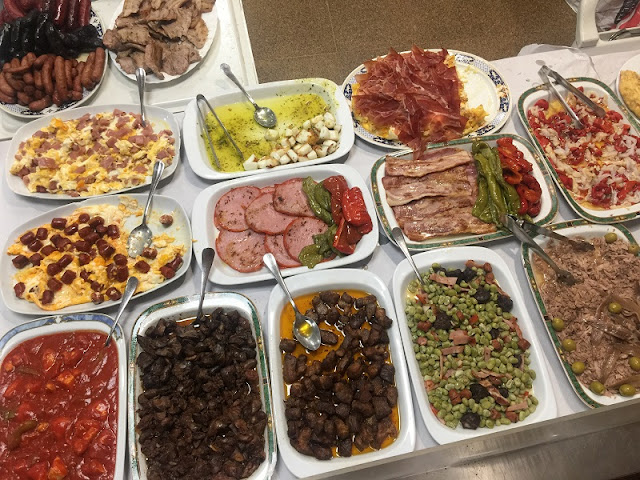 Bandejas para el almuerzo del restaurante casa Aragó I Bandejas para el almuerzo del restaurante casa Aragó I