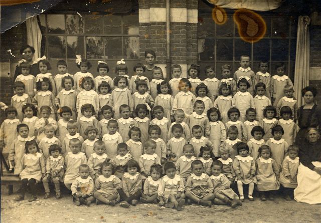 Asilo comunale di Cso Magenta 1918 (foto fornita da Manuela Parini)