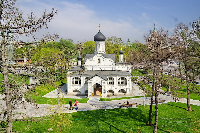 Церковь Зачатия Анны (XVI-XVII вв), Зарядье надгробия, монастыре, барабана, Зачатия, храма, надгробие, портал, придел, кирпича, Екатерины, фундаменте, апсиды, резной, церкви, Церковь, придела, видны, постройки, северный, орнаментальный