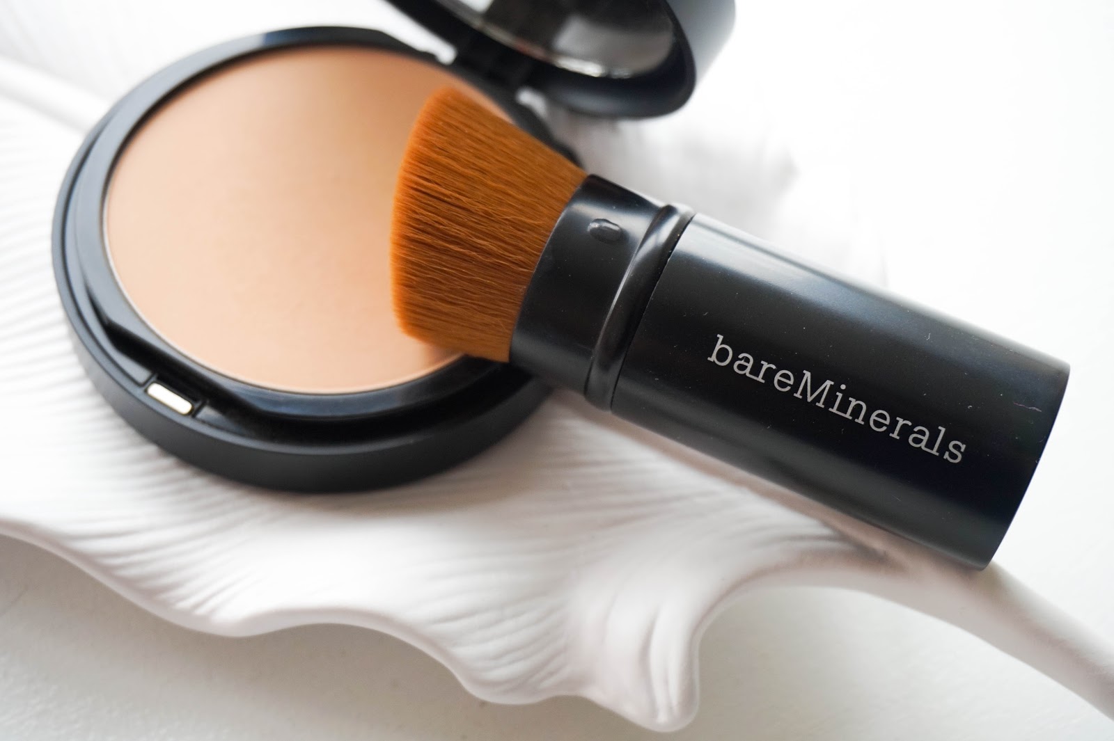 Radiant Skin & Statement Lips for Autumn BareMinerals BAREPRO Powder Foundation