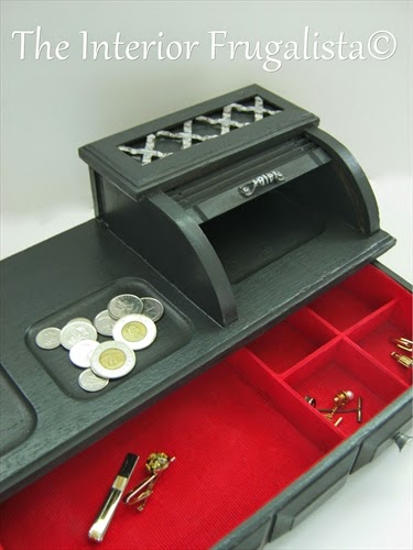 Mens valet roll top jewelry box with felt drawer liner