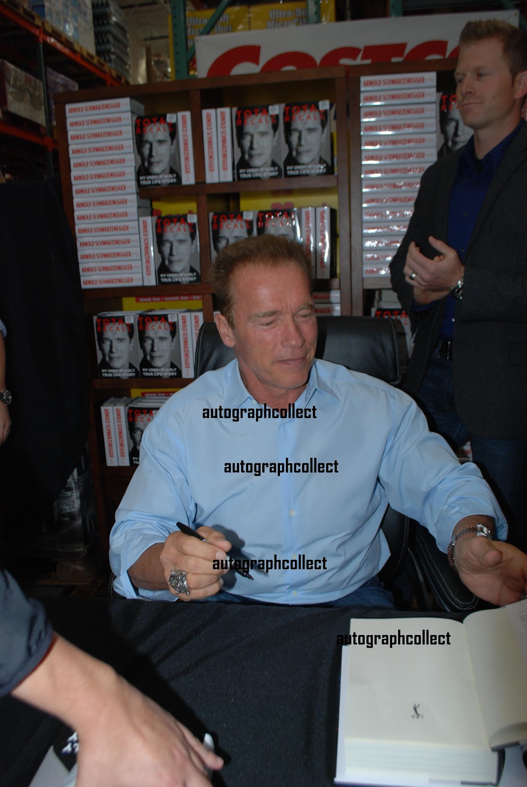 Autographcollect's Blog Arnold Schwarzenegger Book Signing!