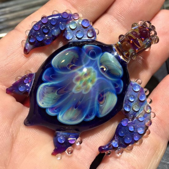 As lindas esculturas orgânicas de vidro de Paul Katherman Paul Katherman Glass esculturas de vidro brilhantes pingentes orgânicas cores