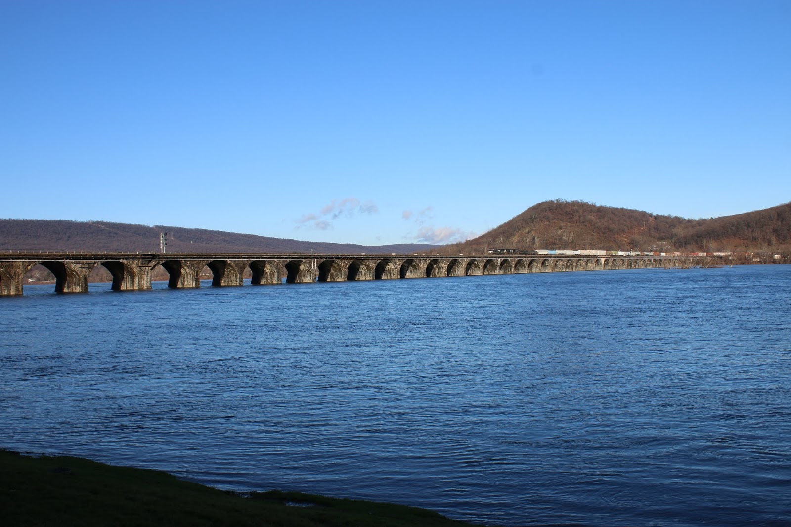 Bridgeview Bed & Breakfast & Rockville Bridge Spending the Night at the World's Longest Stone