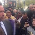 Schwarzenegger rinde homenaje a las víctimas del Bataclan