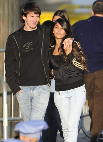 Football Stars: Lionel Messi & Girlfriend Antonella Roccuzzo
