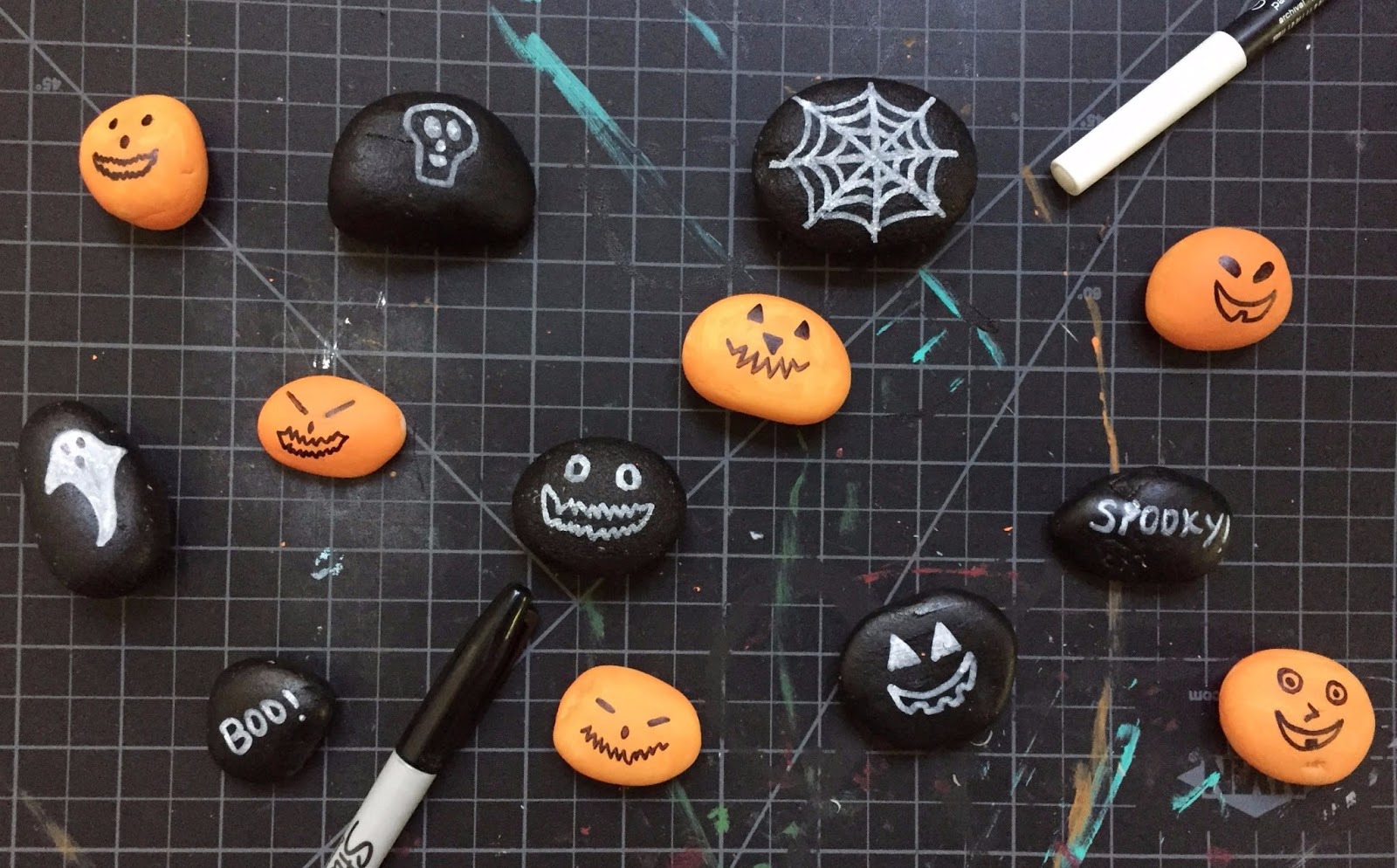 Vikalpah: DIY glow in the dark halloween rocks