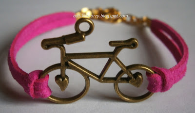 bransoletka różowa z rowerem, ze sznurka zamszowego