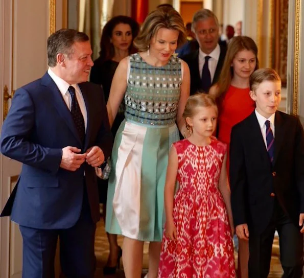 King Abdullah and Queen Rania of Jordan met wit King Philippe and Queen Mathilde of Belgium. Crown Princess Elisabeth, Prince Gabriel and Prince Emmanuel.