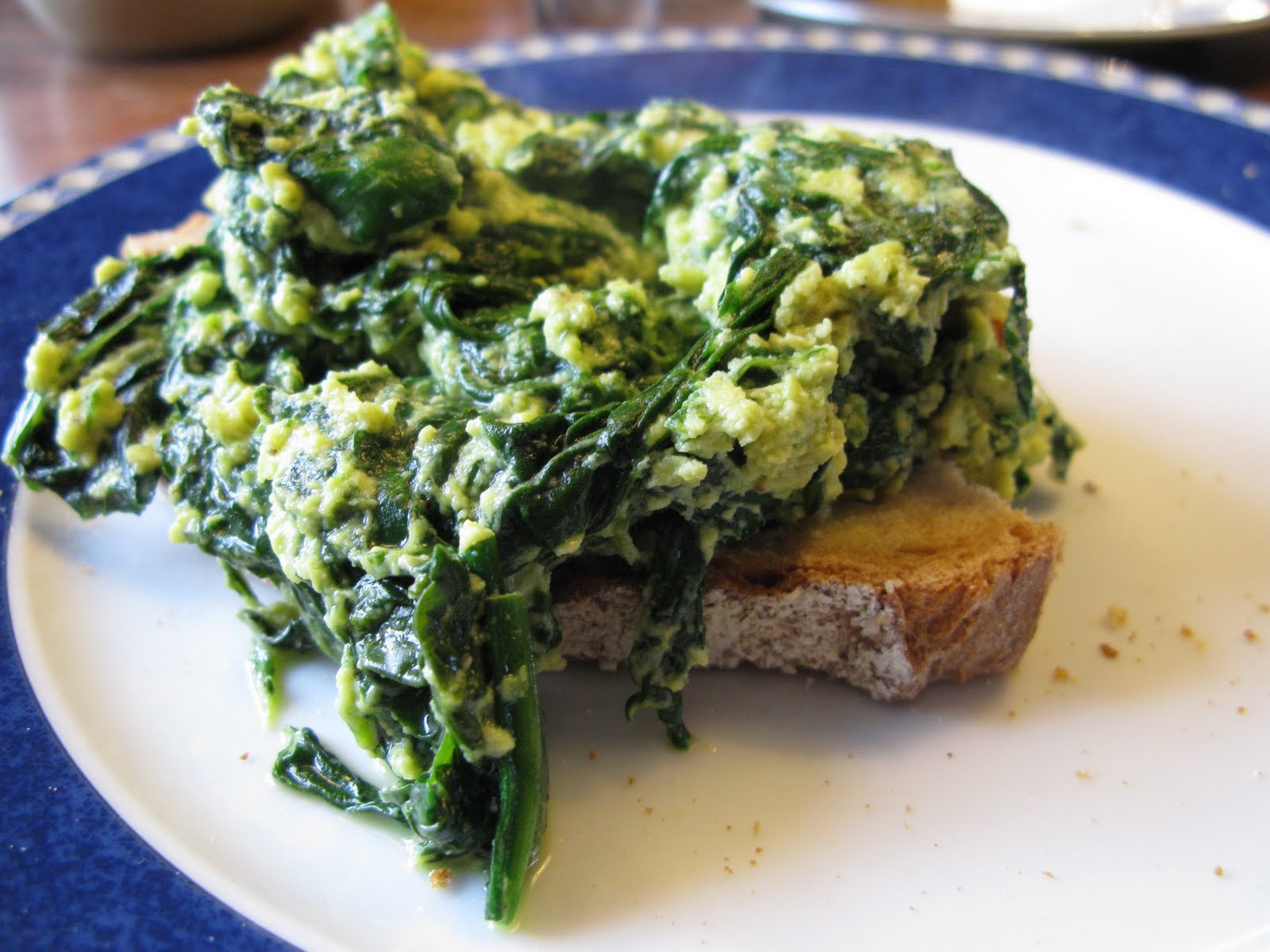 Grøntsagspigen: Skrambled Omelet med Spinat og Ramsløg