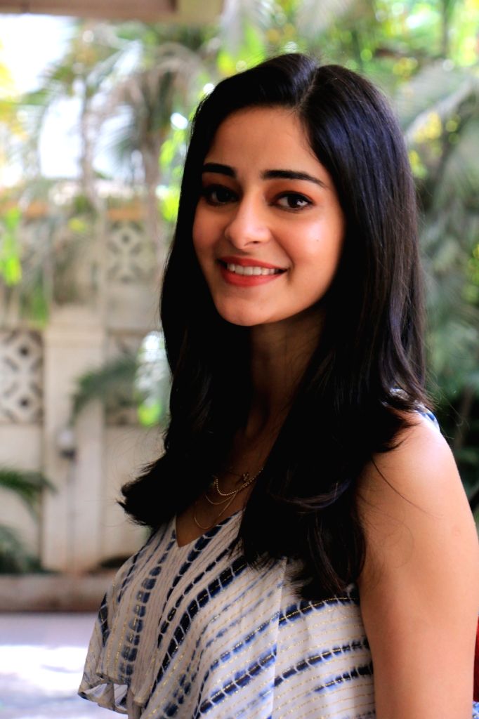 ananya panday seen without makeup face mumbai streets ananya panday seen without makeup face mumbai streets