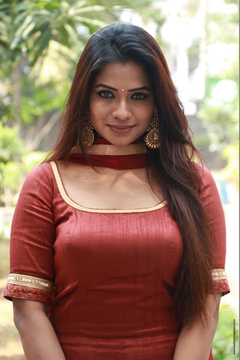 Leesha Eclairs at Eedili movie pooja