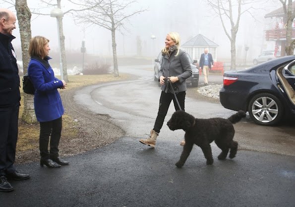 Crown Princess came with her dog, Muffin Kråkebolle. Princess Mette-Marit is the patron of the Norwegian Red Cross