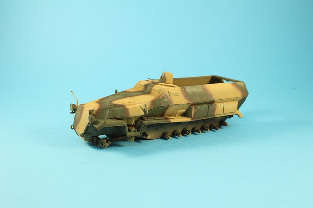 Montage pas à pas du Sdkfz 251/1 de Tamiya au 1/35. Montage pas à pas du Sdkfz 251/1 de Tamiya au 1/35.