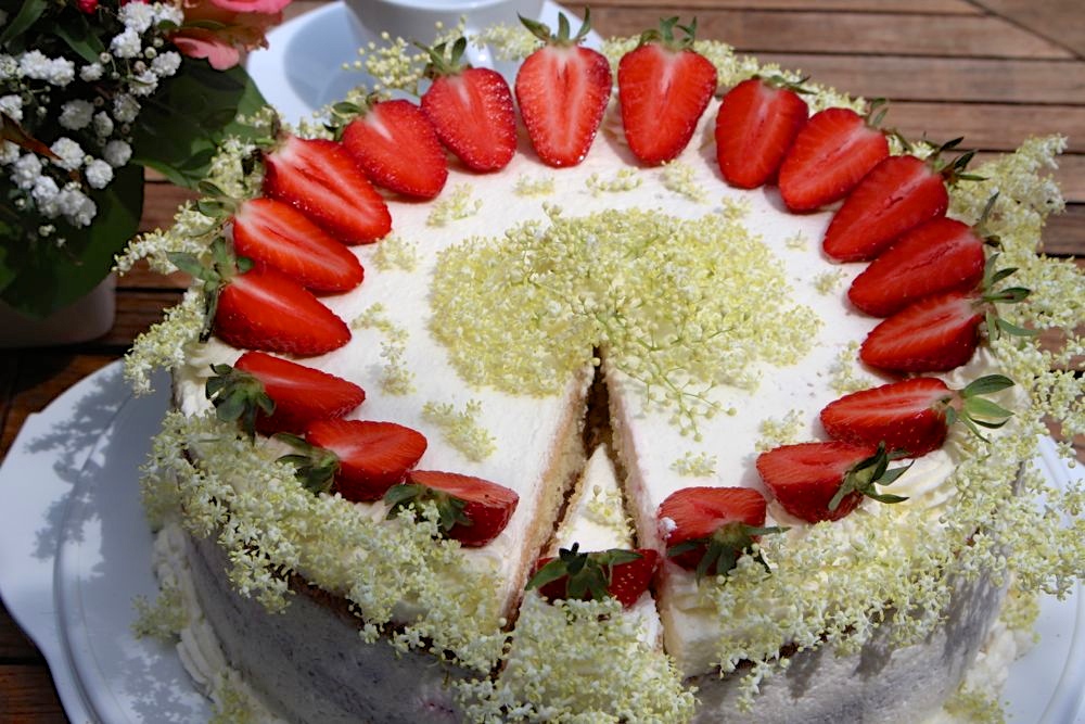 Holunderblüten-Erdbeer-Torte für Omi - Sugarprincess