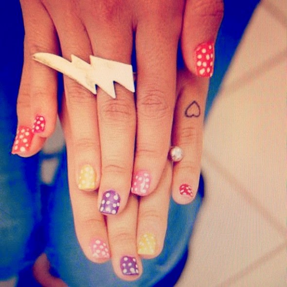 las uñas de nikki brizz eiza gonzalez