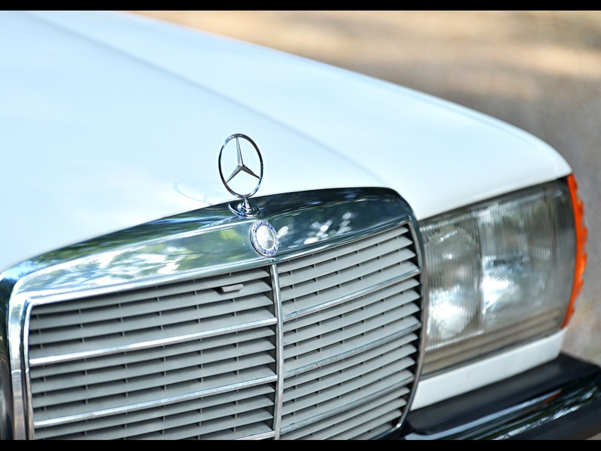 https://www.historics.co.uk/buying/auctions/2018-09-22/cars/ref-88-1982- mercedes-benz-280-te-estate/