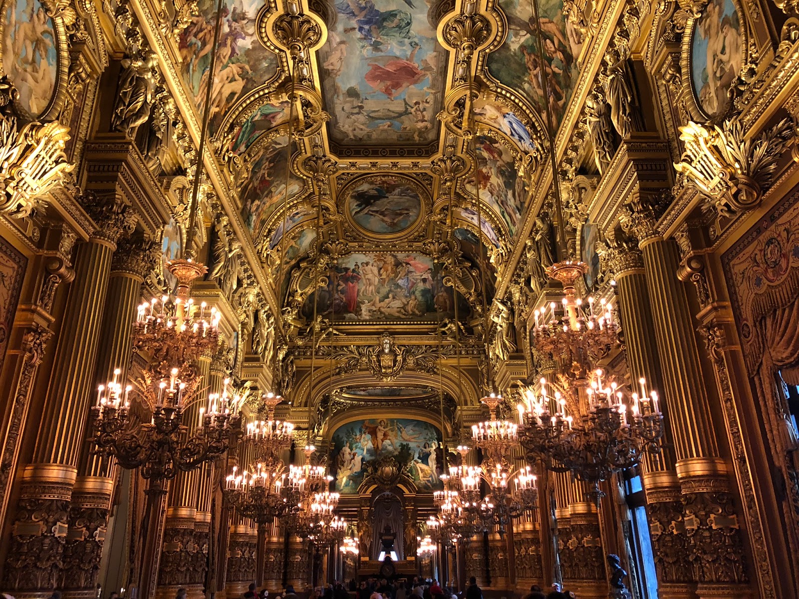 Visitando el interior de la Ópera Garnier de París