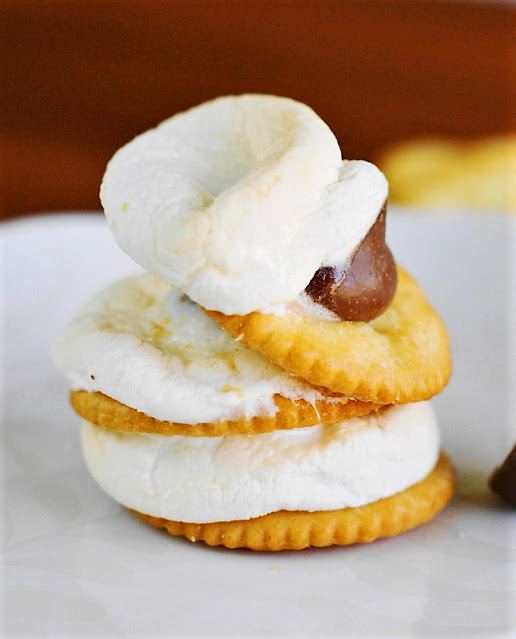 Must-Make Cracker Candy Recipes For the Holidays - Indoor S'more Puffs Image